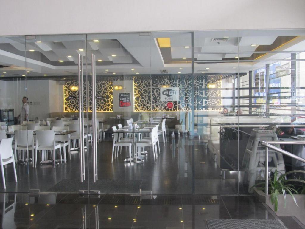 Sequoia Hotel Quezon City Bagian luar foto