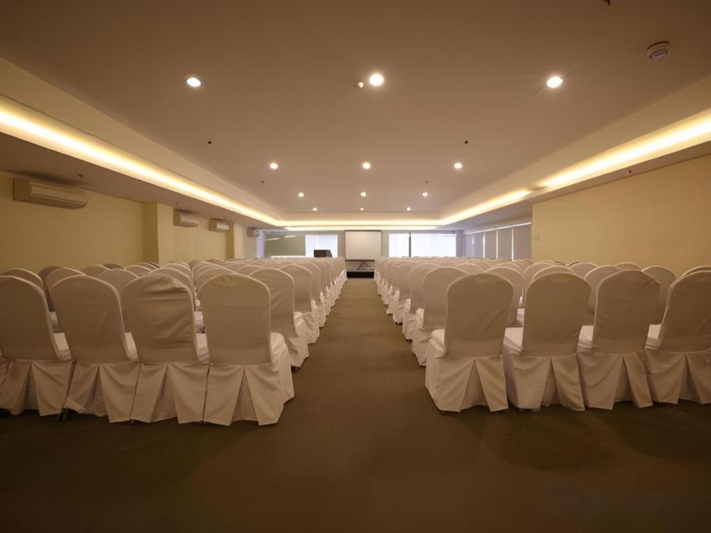 Sequoia Hotel Quezon City Bagian luar foto