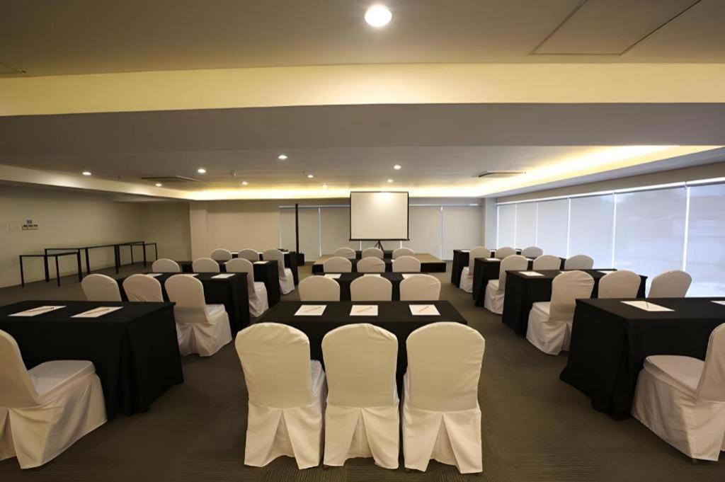 Sequoia Hotel Quezon City Bagian luar foto