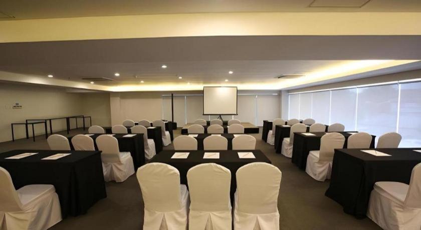 Sequoia Hotel Quezon City Bagian luar foto