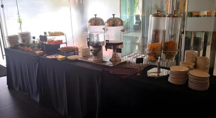 Sequoia Hotel Quezon City Bagian luar foto