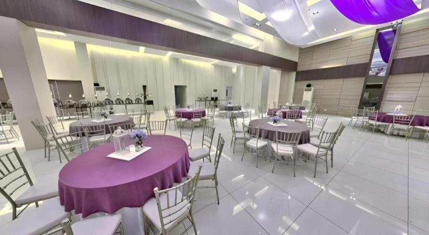 Sequoia Hotel Quezon City Bagian luar foto