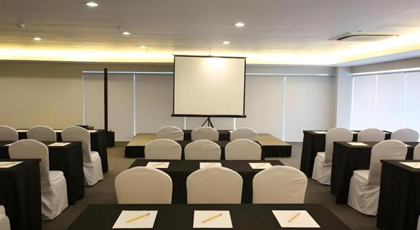 Sequoia Hotel Quezon City Bagian luar foto