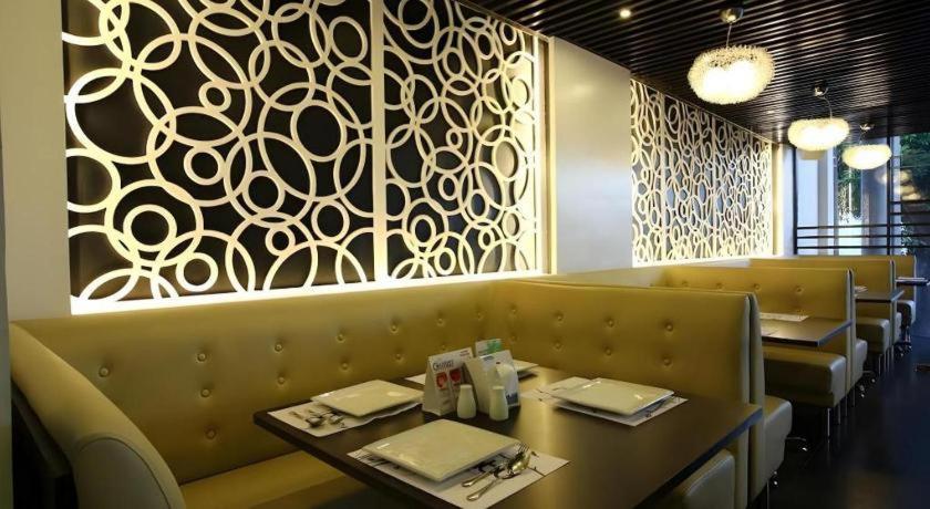 Sequoia Hotel Quezon City Bagian luar foto