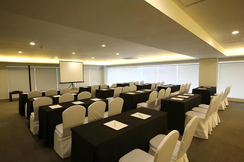 Sequoia Hotel Quezon City Bagian luar foto